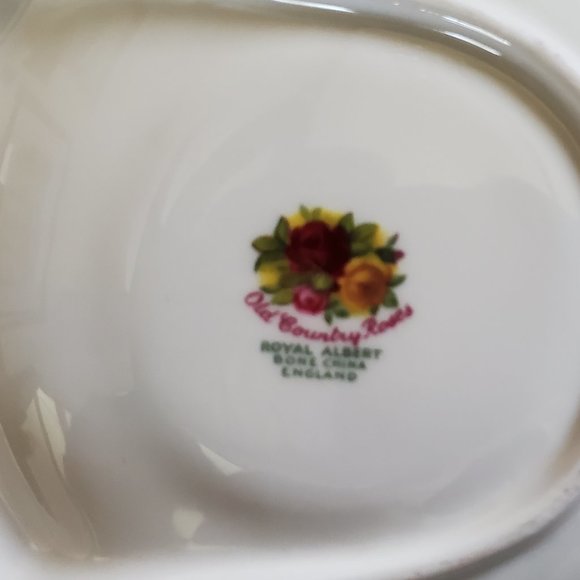 Old Country Roses by Royal Albert - Rare Vintage Snack Plate & Teacup - Picture 5 of 8